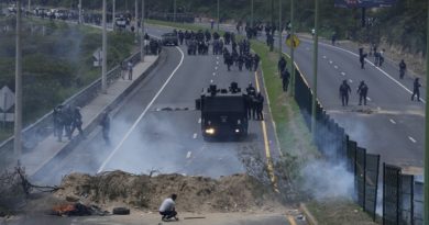 Indígenas de Ecuador extienden el bloqueo en seis provincias en protesta por el incremento del combustible