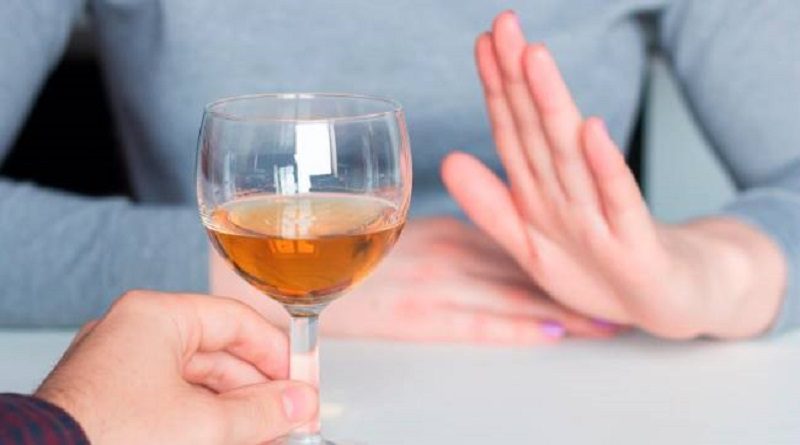 OMS pide disminuir consumo de alcohol para reducir cáncer de mama