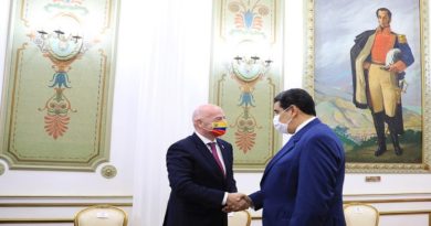 Jefe de Estado Nicolás Maduro recibe en Miraflores al presidente de la FIFA, Giovanni Infantino