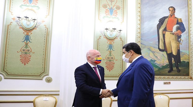 Jefe de Estado Nicolás Maduro recibe en Miraflores al presidente de la FIFA, Giovanni Infantino