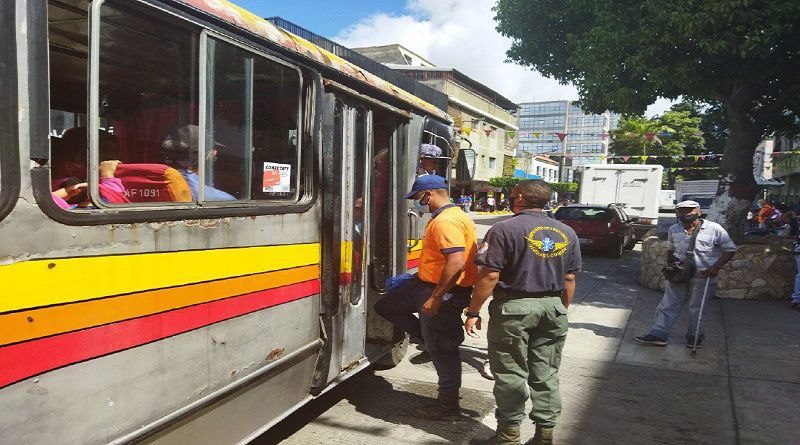 Protección Civil Guaicaipuro realiza abordaje preventivo en Los Teques para combatir la COVID-19