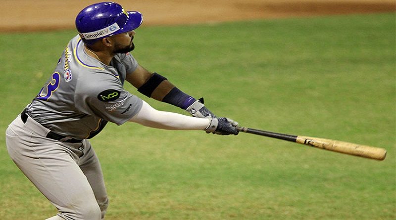 Magallanes desató feroz ofensiva para vencer 12-4 a los Tiburones