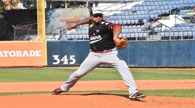 Tiburones blanqueó 5-0 a los Tigres con joya de pitcheo de Junior Guerra