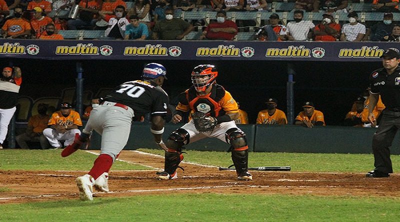 Tiburones sometió 7-4 a las Águilas en Maracaibo