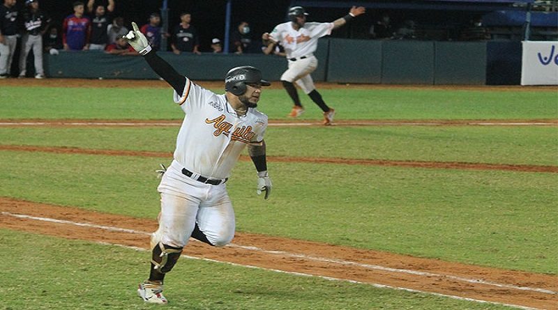 Águilas se impuso 6-4 a los Tiburones