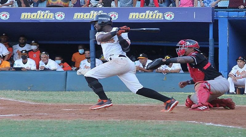 Águilas dejó en el terreno a los Tiburones en el Juego de la Chinita