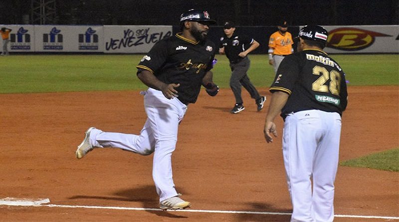 Tigres venció 7-4 a las Águilas