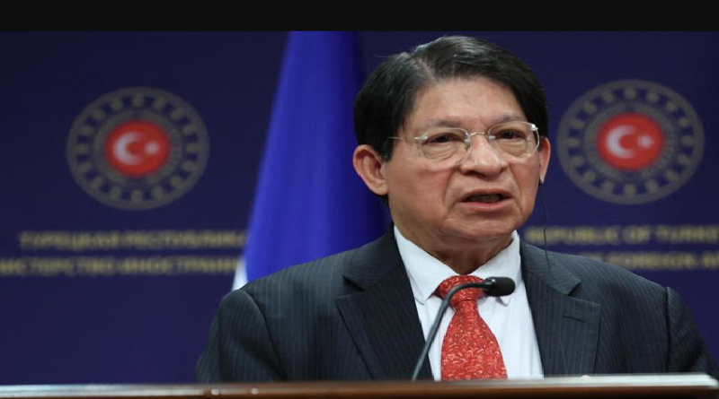 El canciller de Nicaragua, Denis Moncada, diutrante una conferencia de prensa, en Ankara, Turquía, 13 de octubre de 2021. (Foto: AFP)