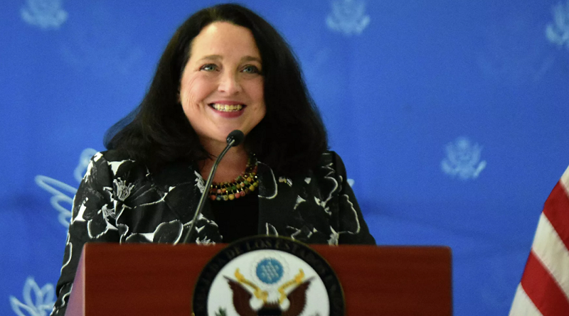 La encargada de Negocios de Estados Unidos en El Salvador, Jean Manes - Sputnik Mundo (AFP 2021 / Sthanly Estrada)