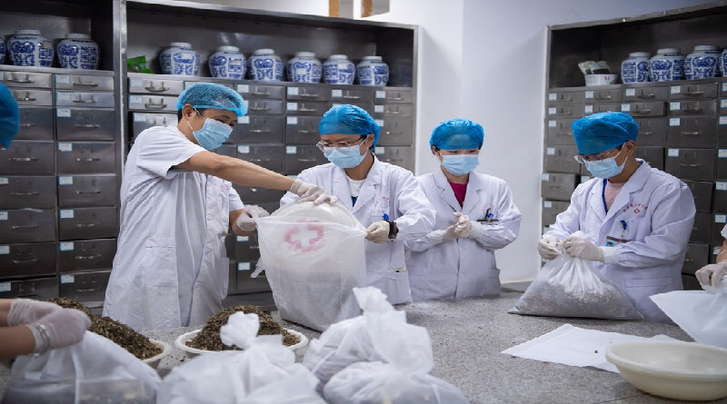 Medicina tradicional china tiene papel importante en tratamiento de pacientes con la COVID