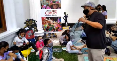 Cultor Alfredo Escalona imparte Taller de elaboración de papagayo en Pabellón Infantil en la Filven 2021