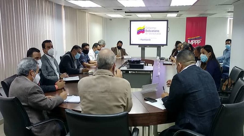 https://twitter.com/NicolasMaduro