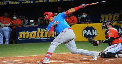 Cardenales sigue al acecho de los Bravos al vencer 11-10 a los Caribes