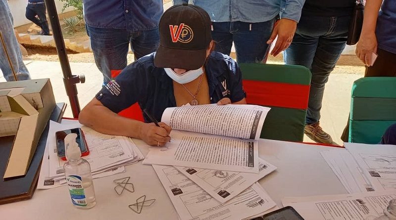 GMVV entregó 400 títulos de propiedad a familias del urbanismo Hugo Chávez en La Guaira