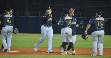 Leones derrotó a fuerza de batazos a los Tigres en Maracay