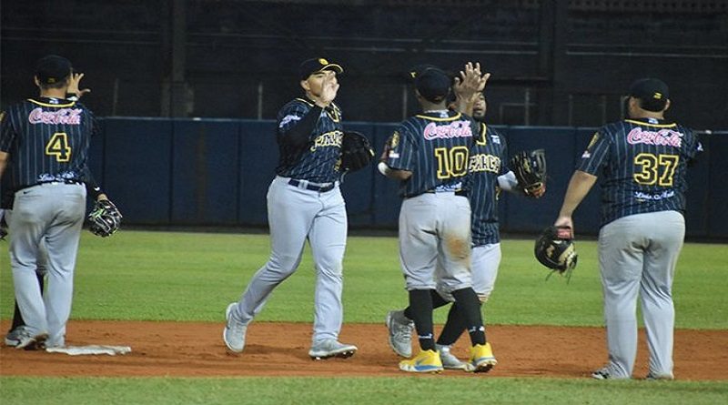 Leones derrotó a fuerza de batazos a los Tigres en Maracay