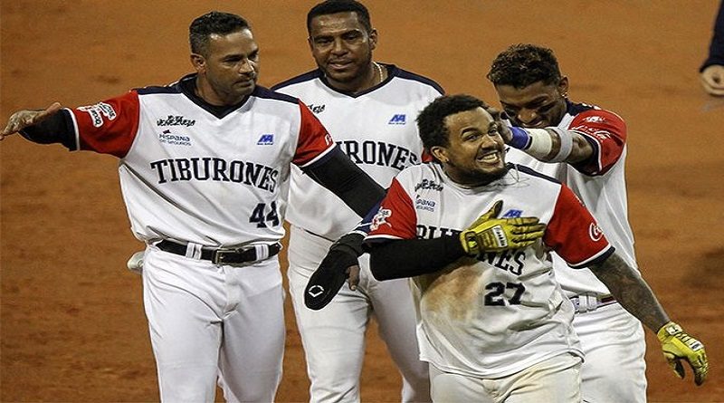 Tiburones dejó en el terreno a los Cardenales con hit de oro de Teodoro Martínez