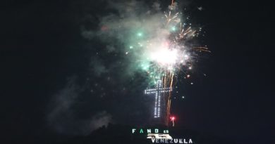 FANB da inicio a la Navidad con encendido de la Cruz en Fuerte Tiuna