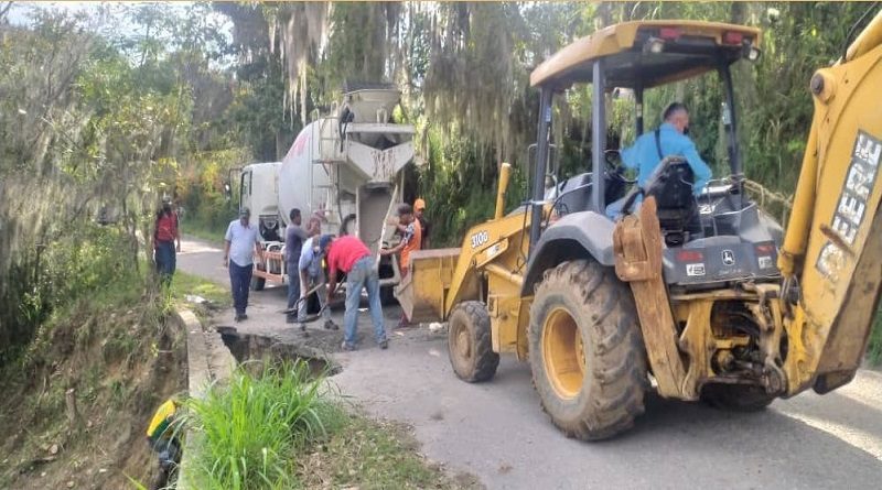 Avanzan trabajos de reparación de fallas de borde en eje carretero en Trujillo