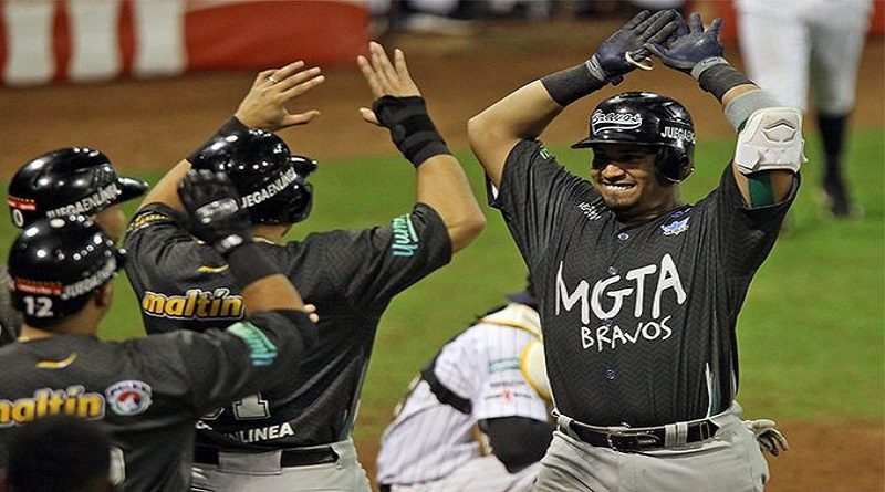 Bravos vino de atrás para vencer 6-5 a los Leones