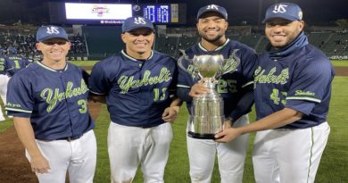 Las Golondrinas de José Osuna y Albert Suárez se titularon campeones en la Liga de Béisbol en Japón