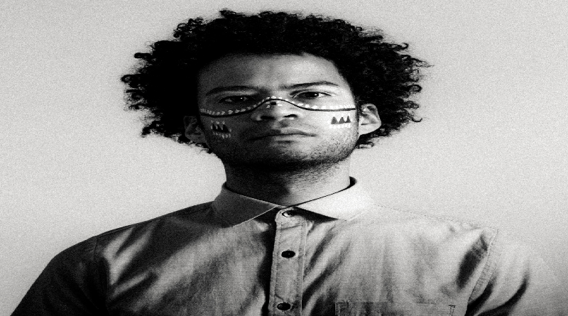El artista Krlos Reyna en su exposición "Corpusculum" integra poesía y fotografía