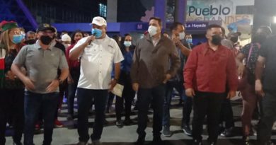 Clase obrera del Metro de Caracas enciende la Navidad en estación La Hoyada