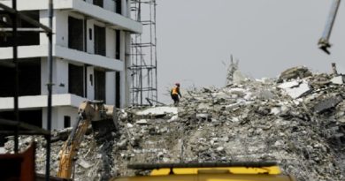 Asciende a 36 fallecidos al desplomarse un edificio en Nigeria