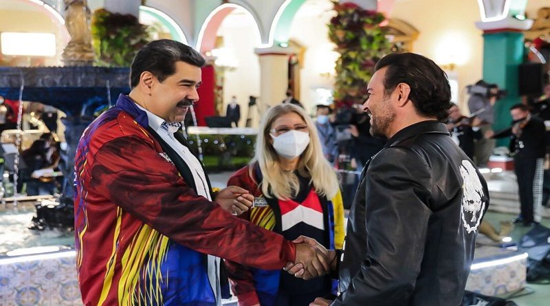 Músico y actor mexicano Pablo Montero canta en el cumpleaños 59 del presidente Nicolás Maduro
