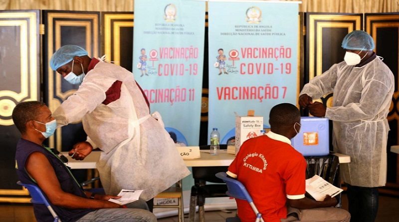 Aplican dosis de refuerzo contra la COVID-19 en Angola