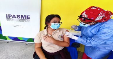 Avanzan jornadas de vacunación contra la COVID-19 en liceos caraqueños