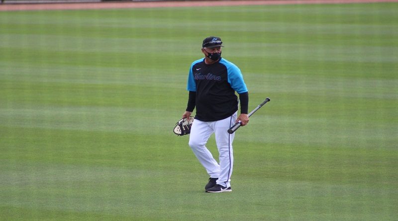 Alfredo Pedrique será el coach de tercera de los Marlins de Miami