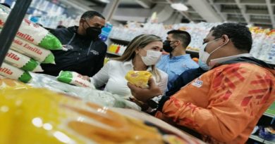 Ministra de Comercio Nacional verificó cumplimiento de precios y bioseguridad en supermercado mayorista Forum