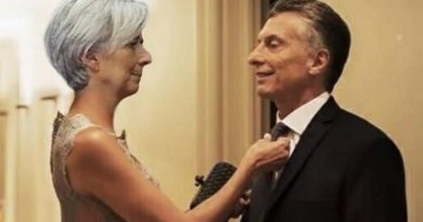 El expresidente argentino Mauricio Macri,  con la ejecutiva del FMI, Cristine Lagarde, cuando endeudó a Argentina con el "préstamo" más grande de la historia del país
