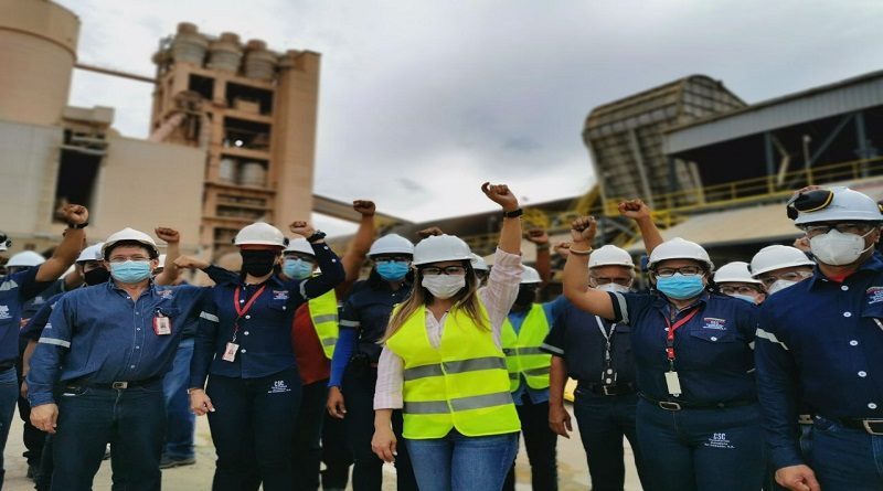 MinComercio augura avances en reactivación del sector construcción tras inspeccionar Planta de Cemento en Falcón