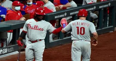 Venezolanos Odúbel Herrera y Ronald Torreyes son declarados agentes libres