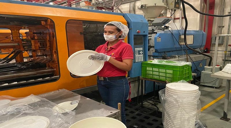 Complejo del Plástico “Socialismo Tuyero” produce insumos para la industria