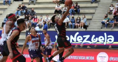 Cocodrilos venció 88-57 a Broncos en el inicio de las semifinales de la Copa Superliga de Baloncesto