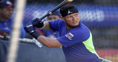 Miguel Rojas se uniformará con los Tiburones de La Guaira