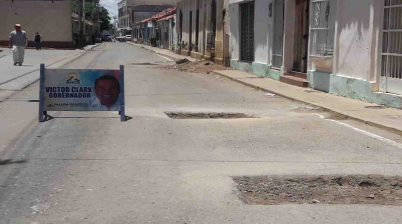 Reparan colectores obstruidos en Falcón