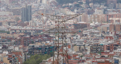 Precio de la luz pulveriza todos los récords en España con más de 300 euros por megavatio/hora