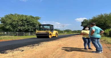 Supervisan asfaltado en zona rural de la ciudad de Barcelona en Anzoátegui
