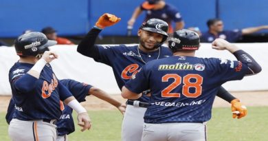 Caribes venció a los Tiburones y aseguró un empate en la clasificación