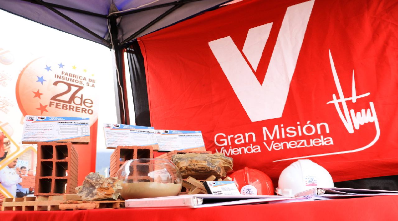 Inauguran Feria de Emprendimiento en Viviendas 2021 en La Carlota