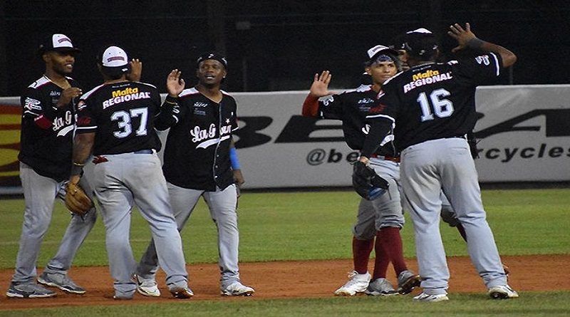 Tiburones cortó su racha negativa al vencer 5-3 a los Tigres