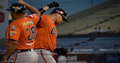 Caribes desató feroz ofensiva para derrotar 14-8 a los Navegantes