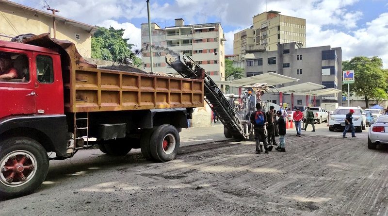 Colocan 990 toneladas de asfalto en la calle Anauco de San Bernardino