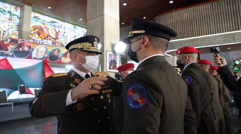 Ascienden al rango superior inmediato a mil seiscientos militares en el país