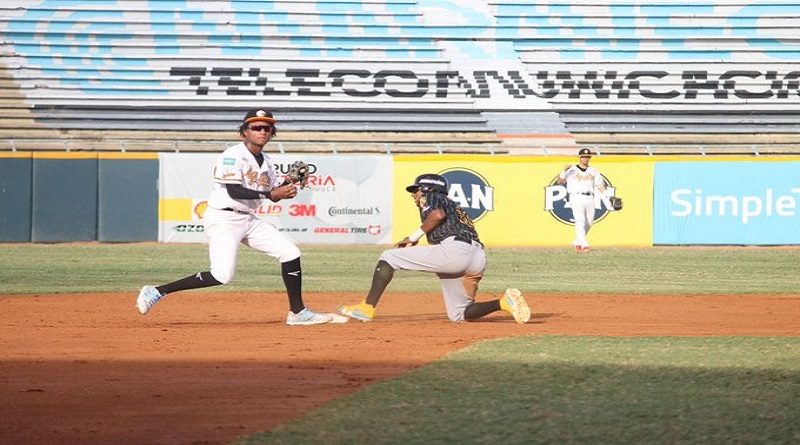 Águilas dominó 8-7 a los Leones