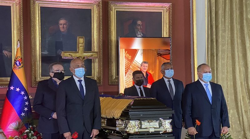 En Capilla Ardiente rinden homenaje póstumo a Earle Herrera en el Palacio Federal Legislativo